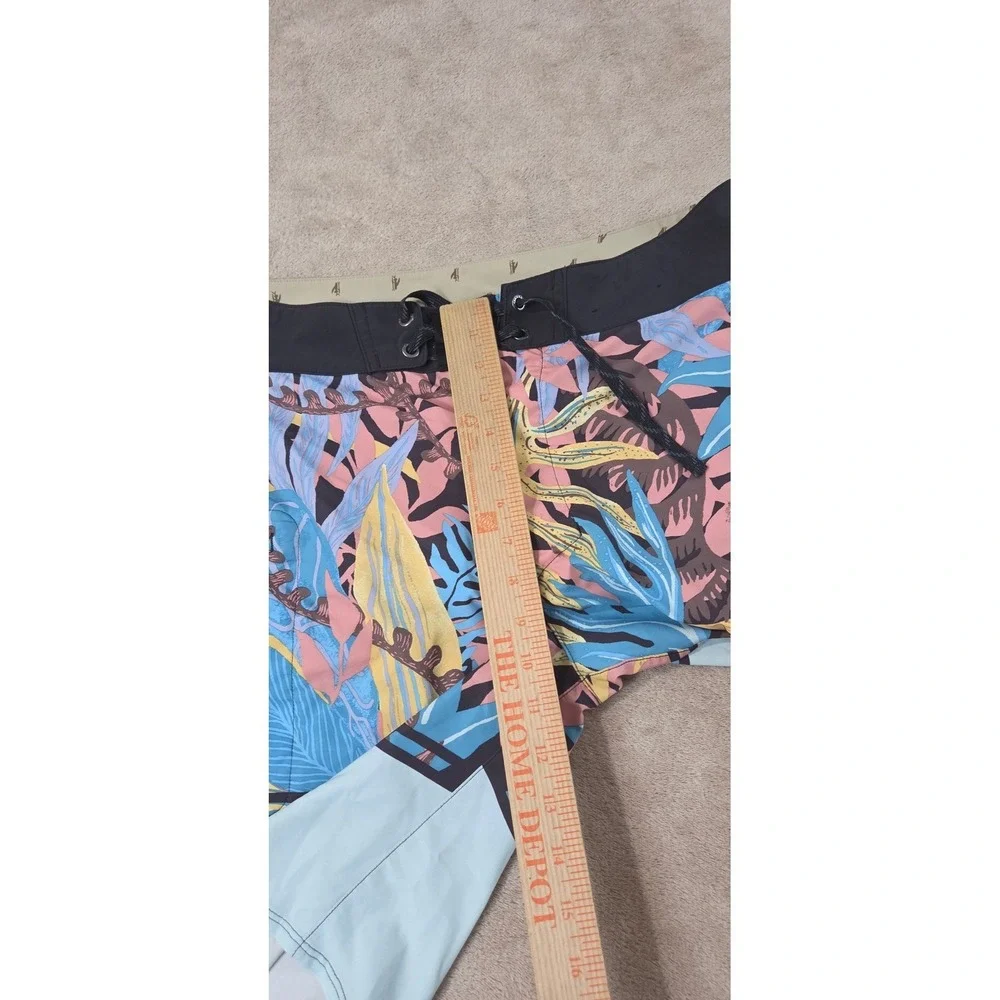 Patagonia Planing Stretch Board Shorts Men's Size 35 Multicolor Swim Trunks GOOD